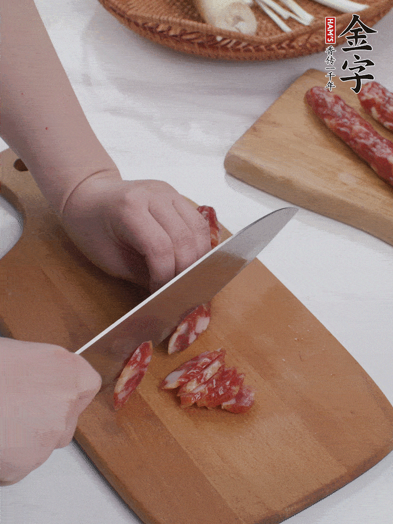 亿万28
香肠切薄片。