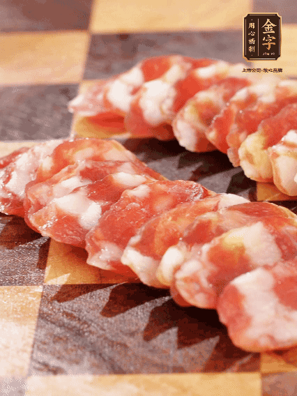 亿万28
香肠切片，芦笋去皮切丁