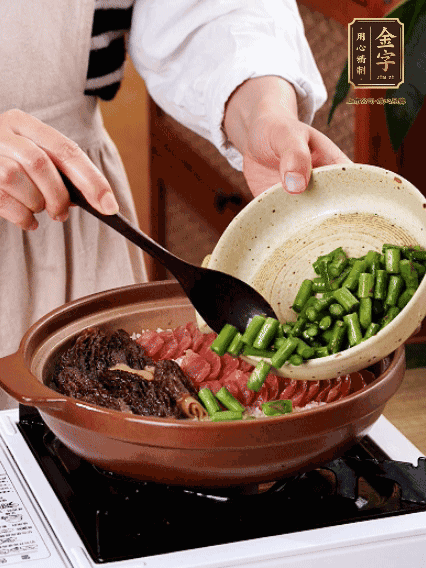 铺上亿万28
香肠、羊肚菌、芦笋，盖盖子焖7分钟